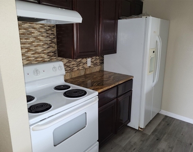 1516 Bay Area Boulevard - Photo Thumbnail 7