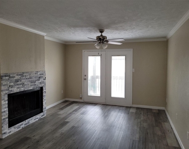 1516 Bay Area Boulevard - Photo Thumbnail 2