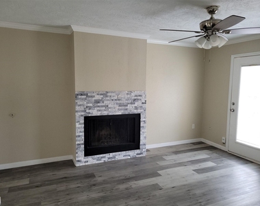 1516 Bay Area Boulevard - Photo Thumbnail 3