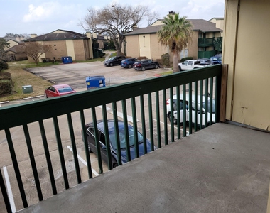 1516 Bay Area Boulevard - Photo Thumbnail 15