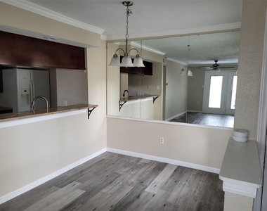 1516 Bay Area Boulevard - Photo Thumbnail 4