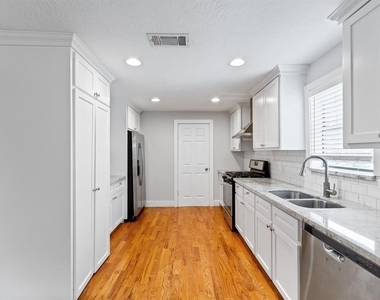 1305 Idylwild Street - Photo Thumbnail 9
