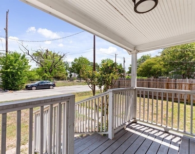1305 Idylwild Street - Photo Thumbnail 2