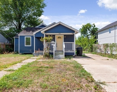 1305 Idylwild Street - Photo Thumbnail 5