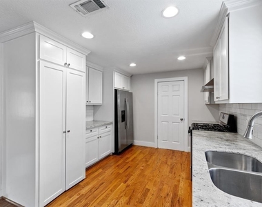 1305 Idylwild Street - Photo Thumbnail 10