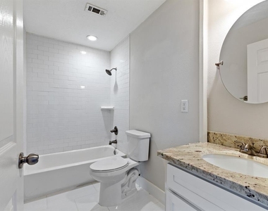 1305 Idylwild Street - Photo Thumbnail 12