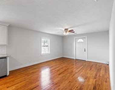 1305 Idylwild Street - Photo Thumbnail 7
