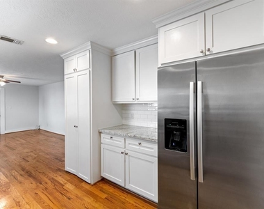 1305 Idylwild Street - Photo Thumbnail 11