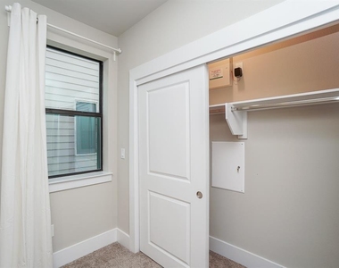 2401 Crawford Street - Photo Thumbnail 16