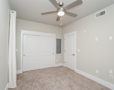 2401 Crawford Street - Photo Thumbnail 15