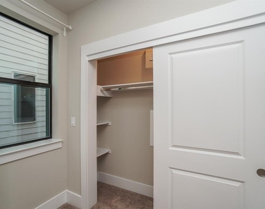 2401 Crawford Street - Photo Thumbnail 17
