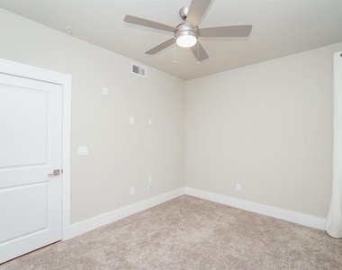 2401 Crawford Street - Photo Thumbnail 14