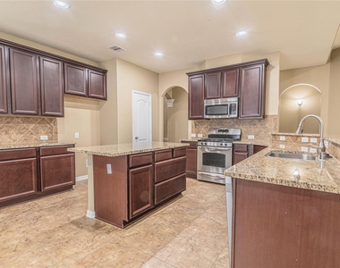 3318 Cactus Heights Lane - Photo Thumbnail 8