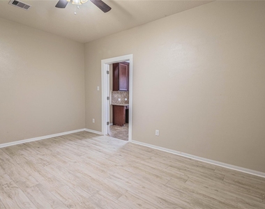 3318 Cactus Heights Lane - Photo Thumbnail 7