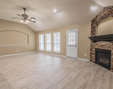 3318 Cactus Heights Lane - Photo Thumbnail 2