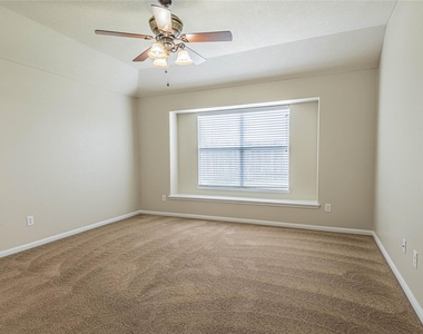 3318 Cactus Heights Lane - Photo Thumbnail 9