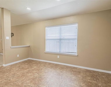 3318 Cactus Heights Lane - Photo Thumbnail 4
