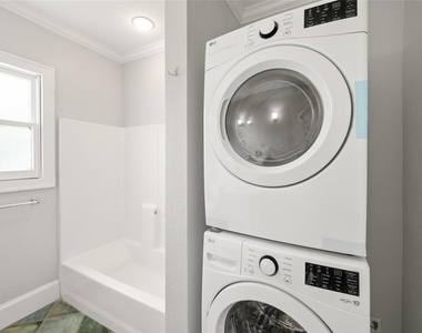 334 E 24th Street - Photo Thumbnail 15