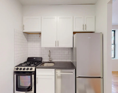 East 65th Street - Photo Thumbnail 6
