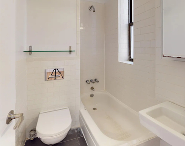 East 65th Street - Photo Thumbnail 7