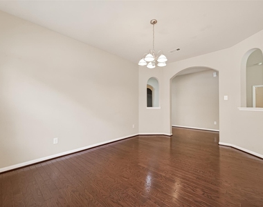 111 Pheasant Run Drive - Photo Thumbnail 7