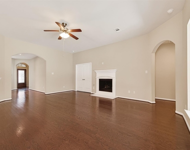 111 Pheasant Run Drive - Photo Thumbnail 12