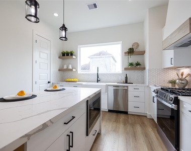 4010 Yellowstone Blvd - Photo Thumbnail 9