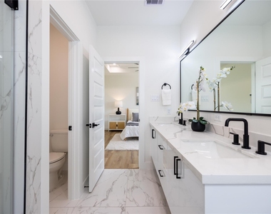 4010 Yellowstone Blvd - Photo Thumbnail 17