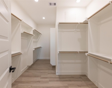 4104 Alice Street - Photo Thumbnail 9