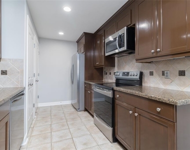 914 Main Street - Photo Thumbnail 3