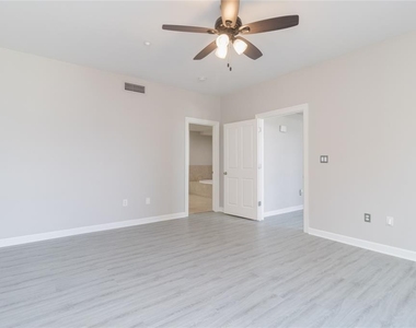 914 Main Street - Photo Thumbnail 6