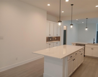 2235 Garden Arbor Lane - Photo Thumbnail 5
