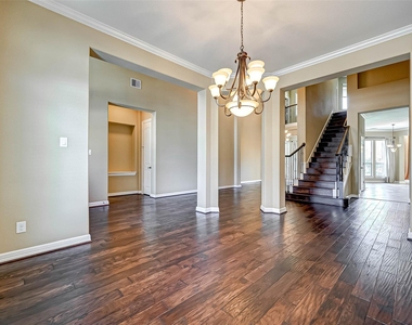 2914 Cotswold Lane - Photo Thumbnail 9