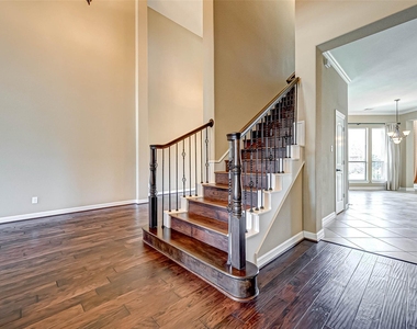 2914 Cotswold Lane - Photo Thumbnail 13