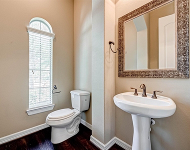 2914 Cotswold Lane - Photo Thumbnail 24