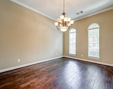 2914 Cotswold Lane - Photo Thumbnail 8