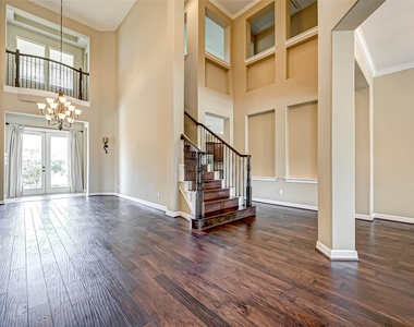 2914 Cotswold Lane - Photo Thumbnail 10