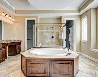 2914 Cotswold Lane - Photo Thumbnail 28