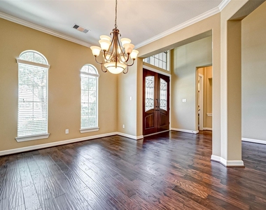 2914 Cotswold Lane - Photo Thumbnail 6