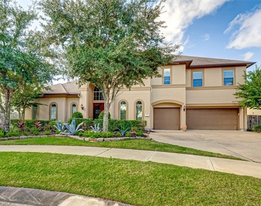 2914 Cotswold Lane - Photo Thumbnail 1
