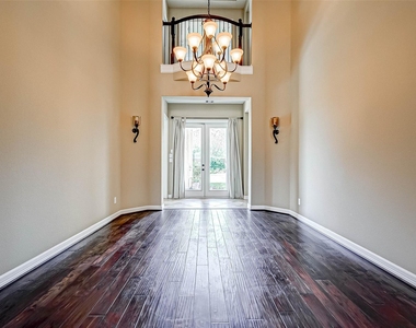 2914 Cotswold Lane - Photo Thumbnail 11