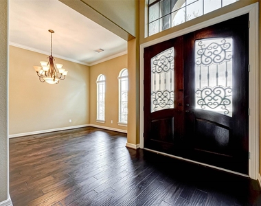 2914 Cotswold Lane - Photo Thumbnail 5