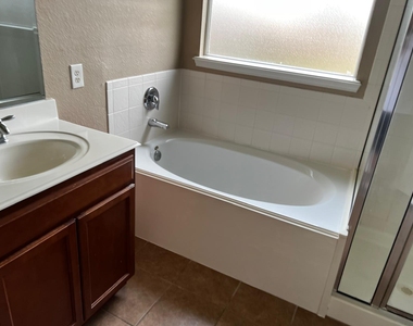 23706 Red Glade Court - Photo Thumbnail 6