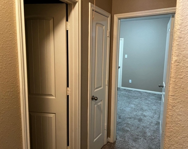 23706 Red Glade Court - Photo Thumbnail 12