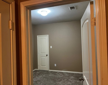 23706 Red Glade Court - Photo Thumbnail 11
