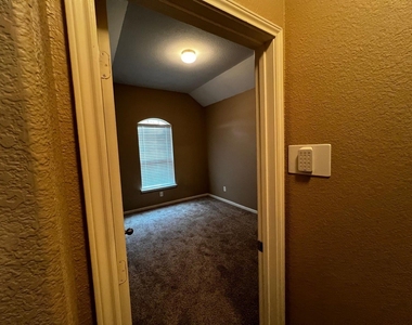 23706 Red Glade Court - Photo Thumbnail 14