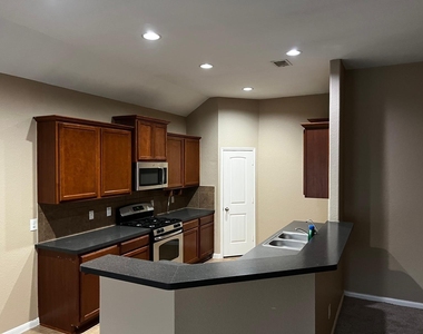23706 Red Glade Court - Photo Thumbnail 4