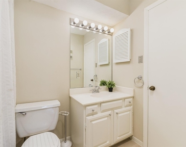 15169 Kimberley Court - Photo Thumbnail 16