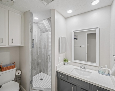 15831 Ridge Park Drive - Photo Thumbnail 16