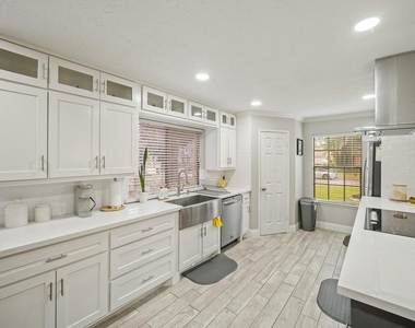 15831 Ridge Park Drive - Photo Thumbnail 3